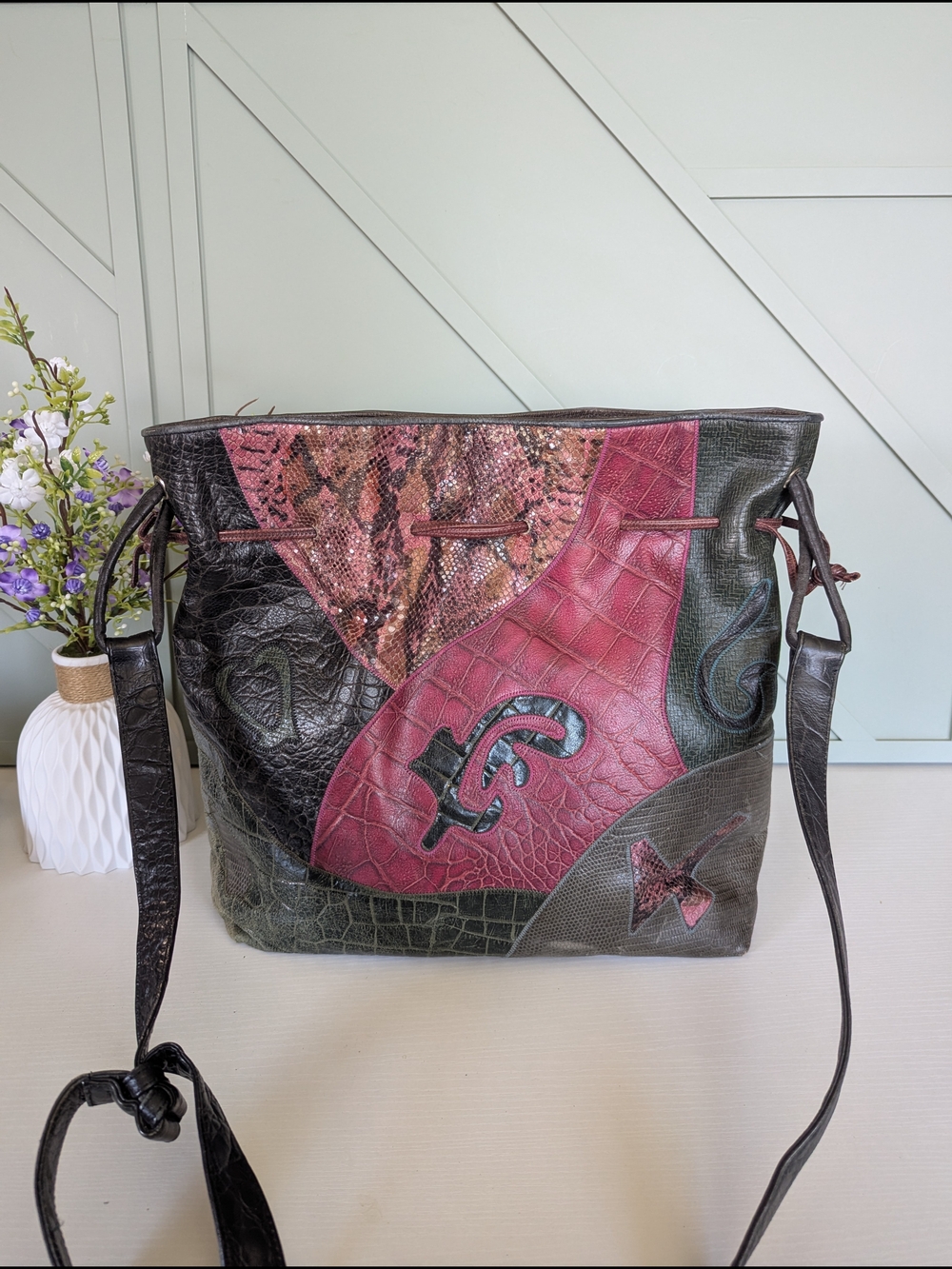 Vintage 1980s Sharif bucket bag. It features a distinctive multicolored patchwo - Picture 14 of 14